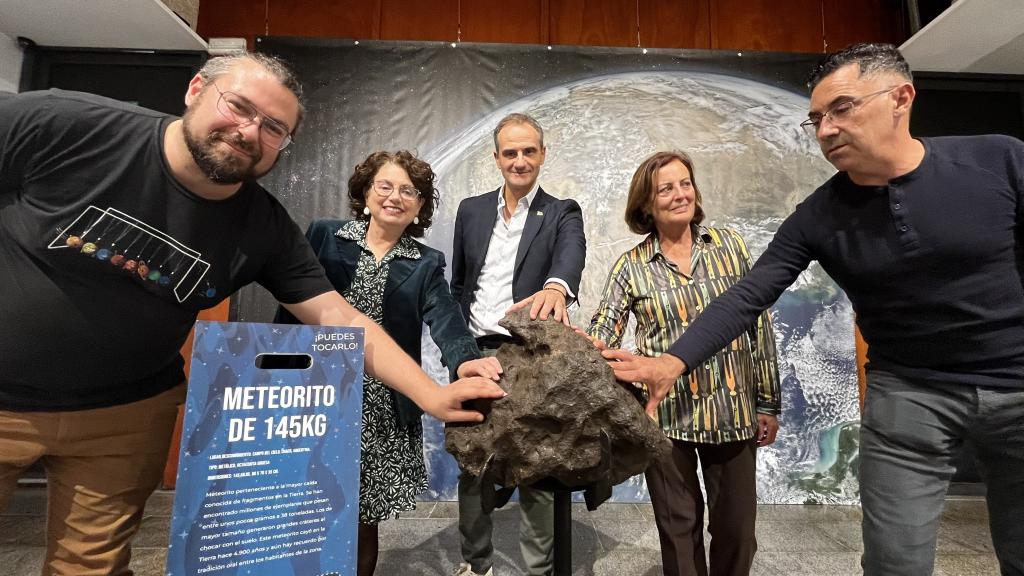 Imagen La Casa de las Ciencias acoge una exposición en la que los visitantes podrán ver y tocar un meteorito de 145 kilogramos