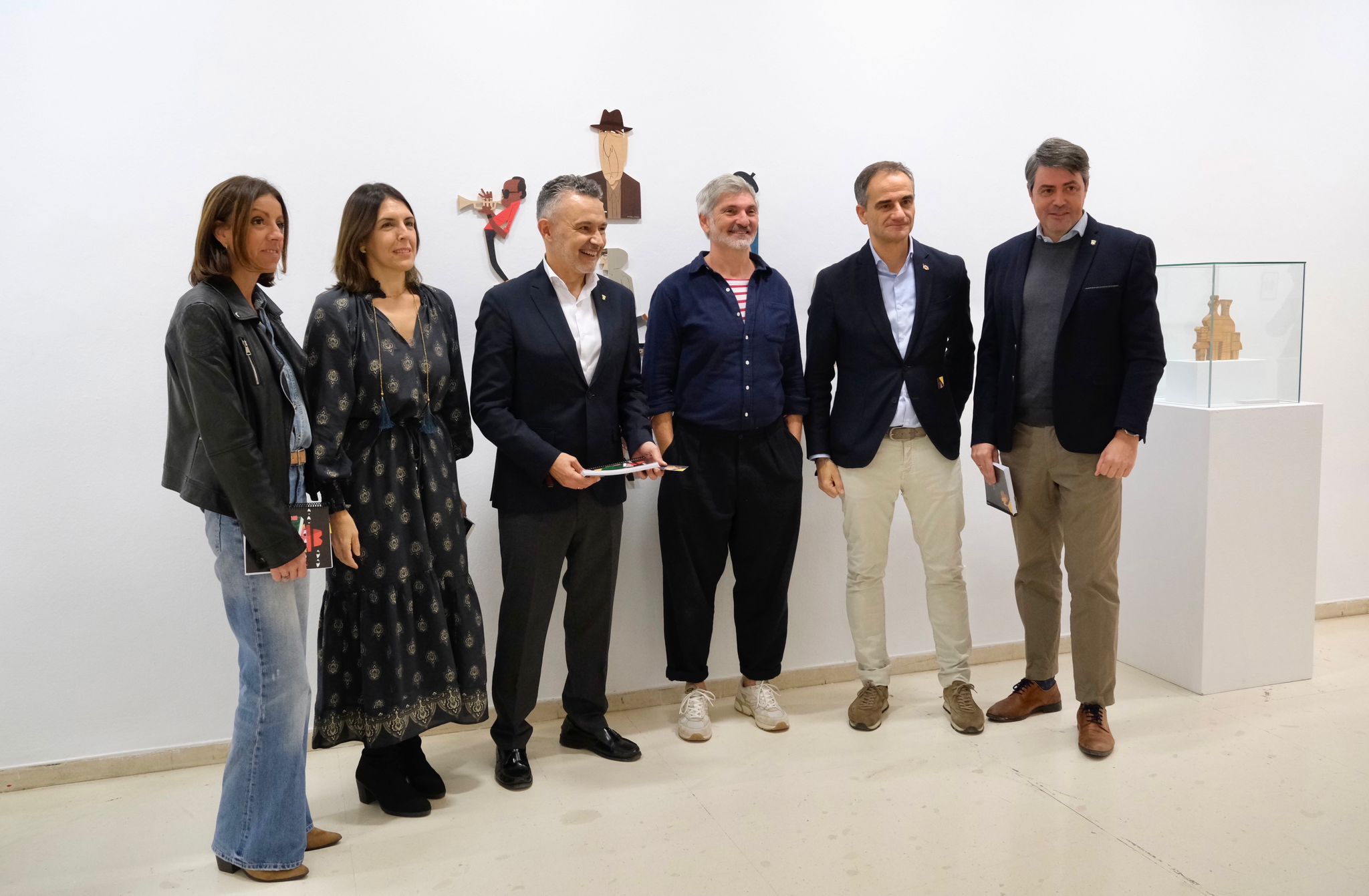 Imagen El alcalde de Logroño inaugura la exposición 'El color del hedonismo', de Mikel Casal, preámbulo de Cuéntalo