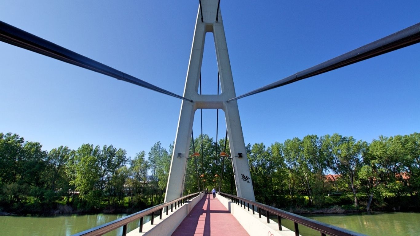 Pasarela sobre el rio Ebro